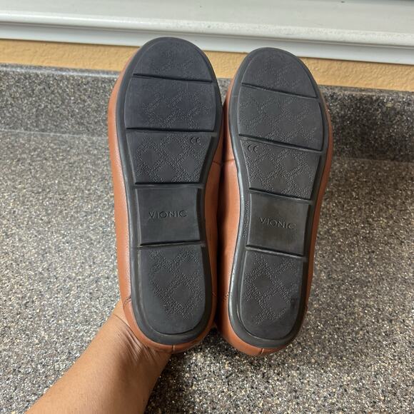 Vionic Tan Leather Flats Shoe Womens Sz 9 Horsebit Slip On Comfort Casual Loafer - Picture 10 of 11